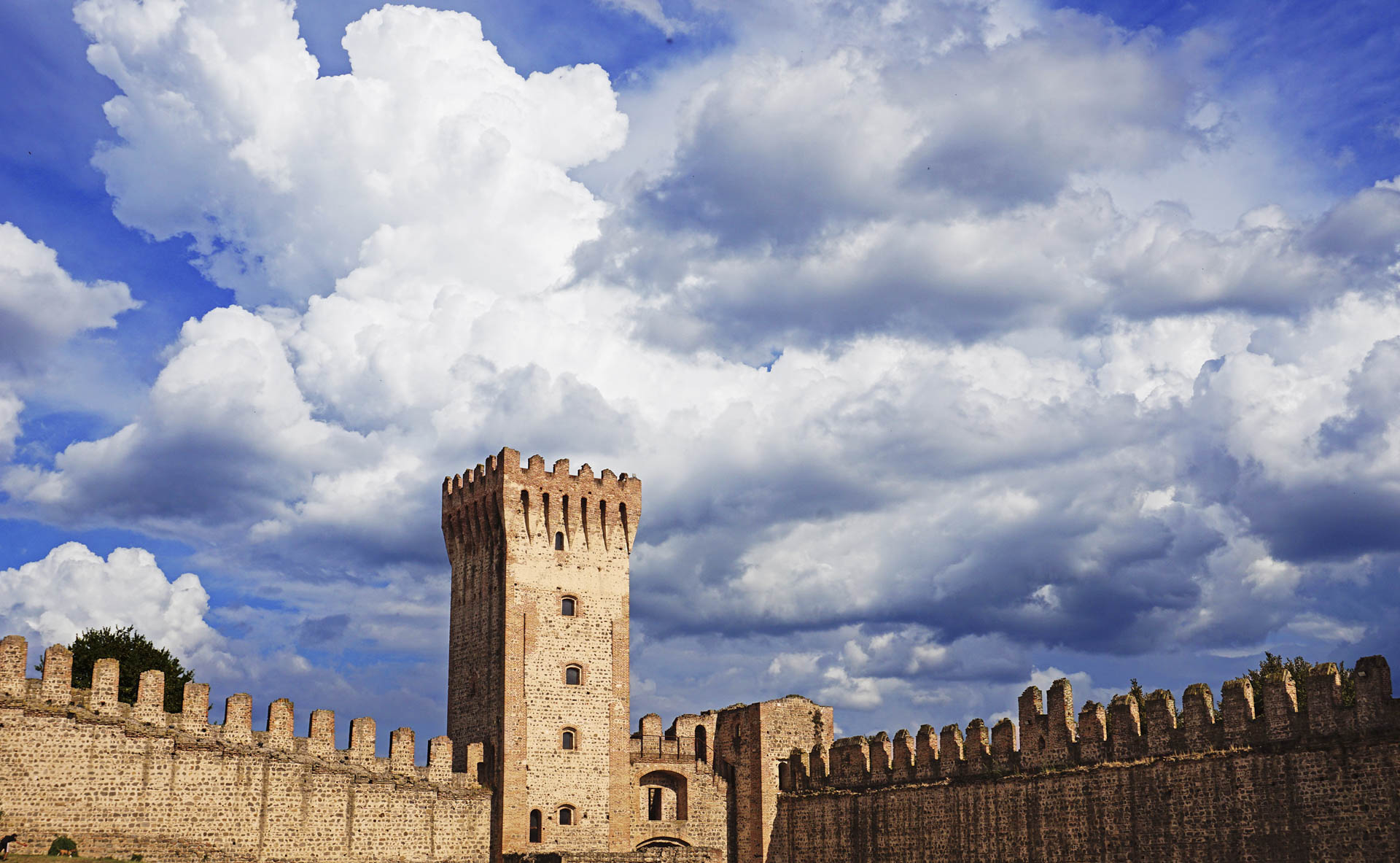 oggetti-siamoEste-castello-cartolina-altobello-2018