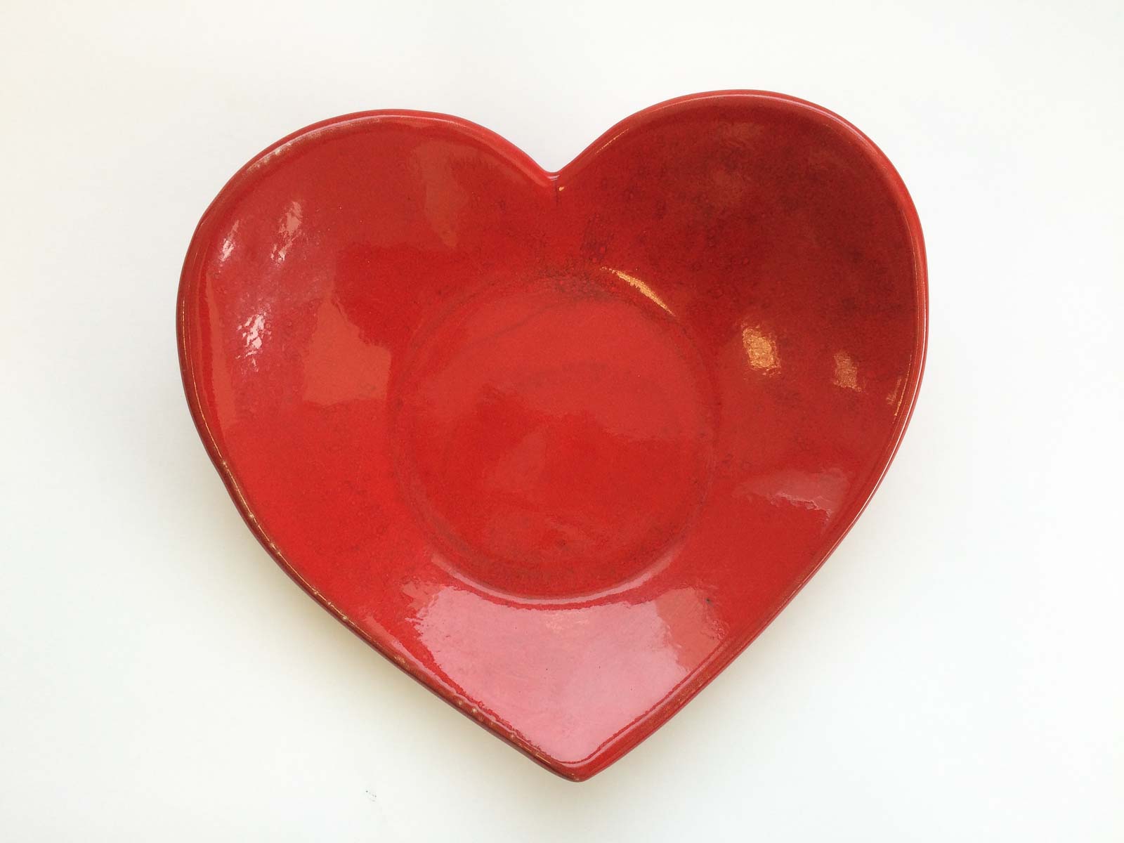 Cuore di sfoglia in ceramica smaltata di rosso