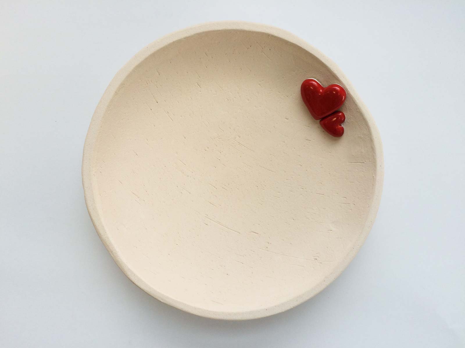 Piatto ceramica con cuori. Grande