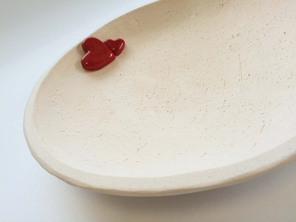 Piatto ceramica con cuori. Grande