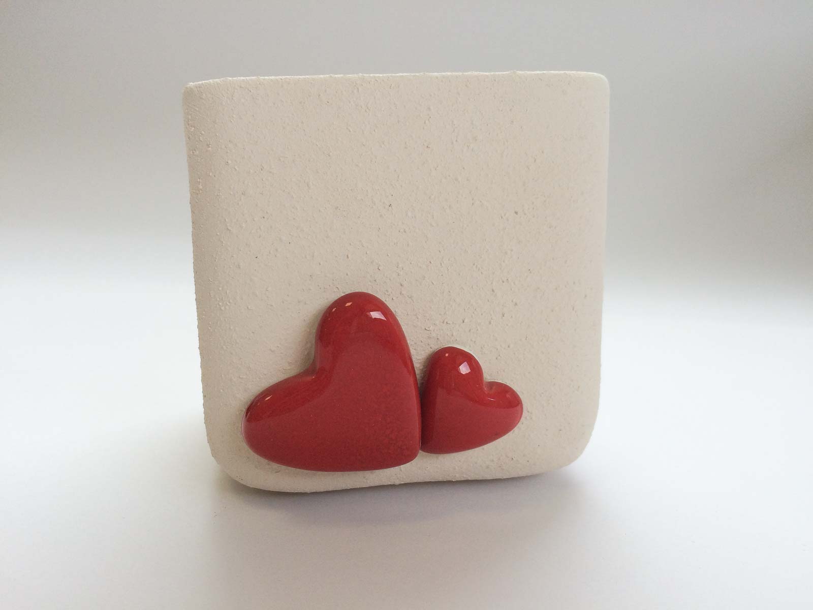 Portapenne di cuori in ceramica